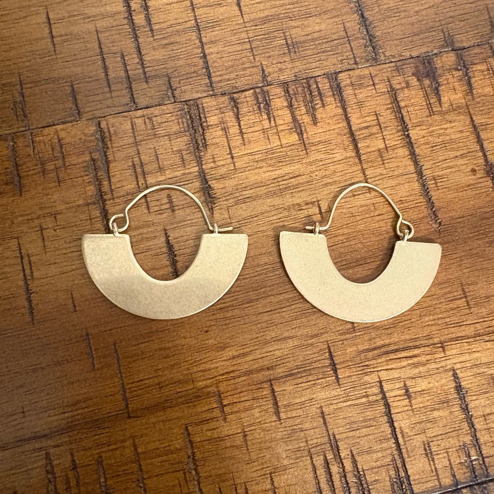 🔴2/$10- Elegant Gold 1/2 Hoop Earrings